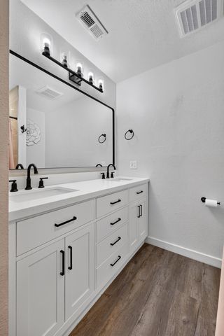 5817 Western Trail NW, Albuquerque, NM 87120