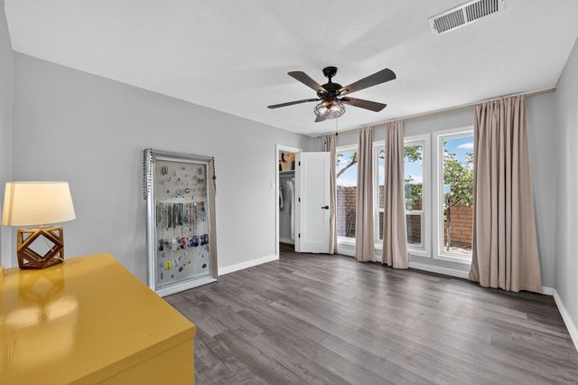 5817 Western Trail NW, Albuquerque, NM 87120