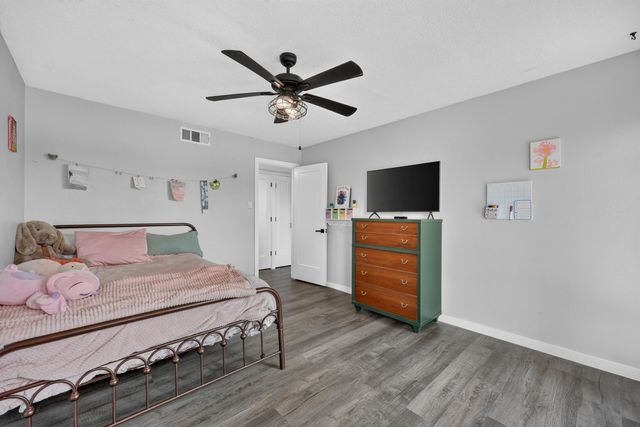 5817 Western Trail NW, Albuquerque, NM 87120