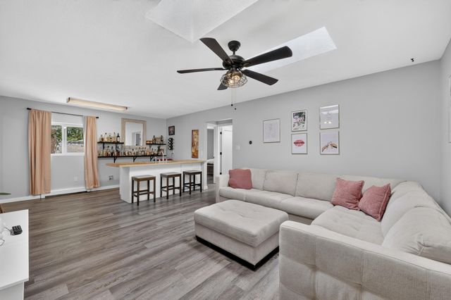 5817 Western Trail NW, Albuquerque, NM 87120