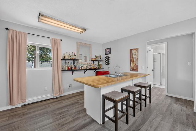 5817 Western Trail NW, Albuquerque, NM 87120