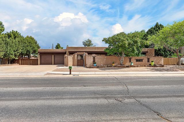 5817 Western Trail NW, Albuquerque, NM 87120