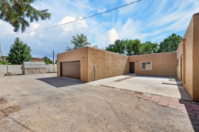 5817 Western Trail NW, Albuquerque, NM 87120
