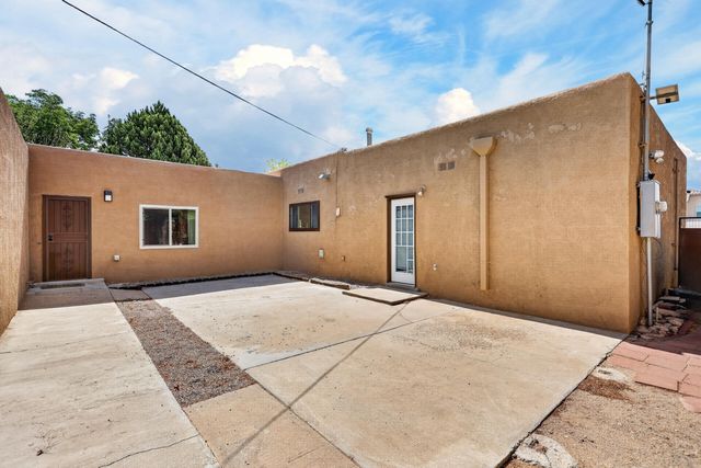 5817 Western Trail NW, Albuquerque, NM 87120