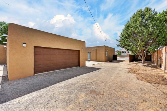 5817 Western Trail NW, Albuquerque, NM 87120