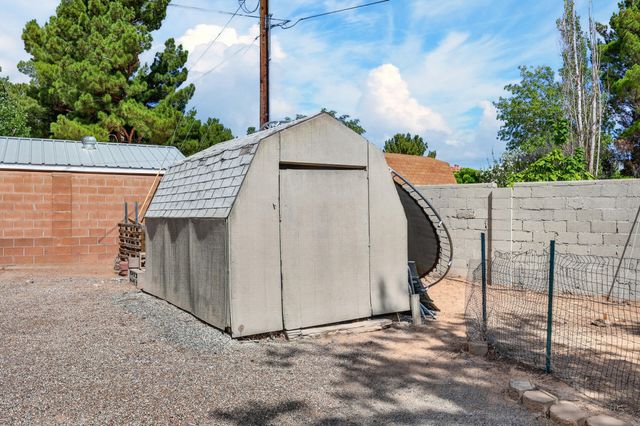 5817 Western Trail NW, Albuquerque, NM 87120