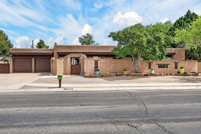 5817 Western Trail NW, Albuquerque, NM 87120