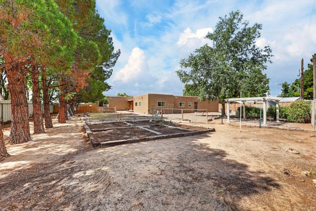 5817 Western Trail NW, Albuquerque, NM 87120