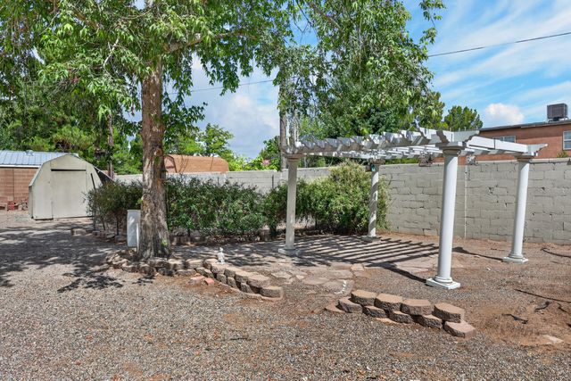 5817 Western Trail NW, Albuquerque, NM 87120