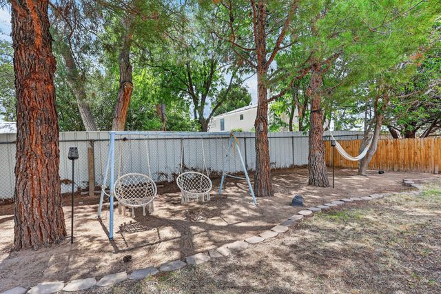 5817 Western Trail NW, Albuquerque, NM 87120