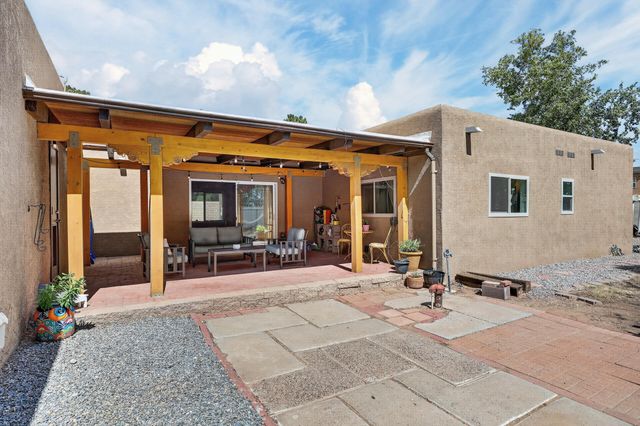 5817 Western Trail NW, Albuquerque, NM 87120