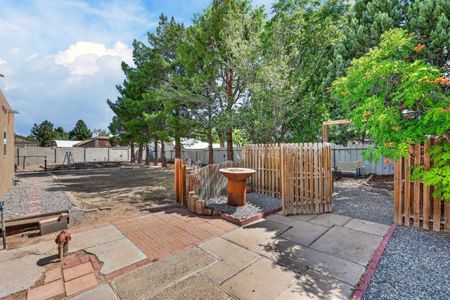 5817 Western Trail NW, Albuquerque, NM 87120