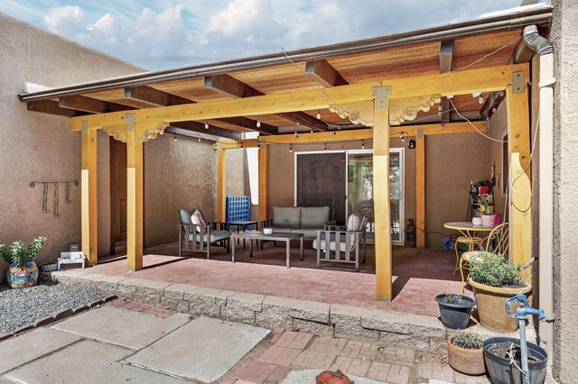 5817 Western Trail NW, Albuquerque, NM 87120