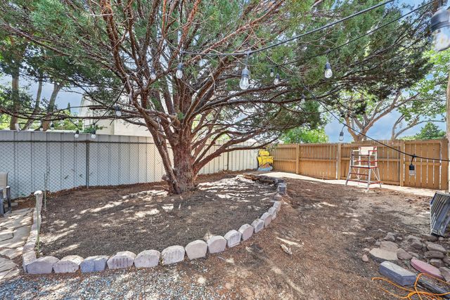 5817 Western Trail NW, Albuquerque, NM 87120