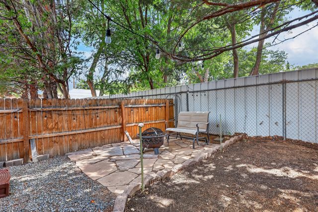 5817 Western Trail NW, Albuquerque, NM 87120