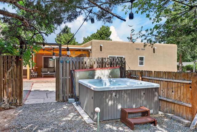 5817 Western Trail NW, Albuquerque, NM 87120