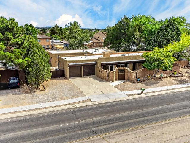 5817 Western Trail NW, Albuquerque, NM 87120