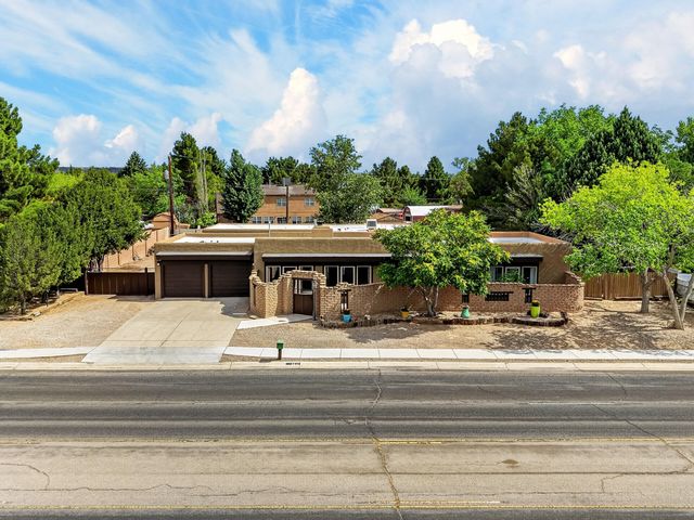 5817 Western Trail NW, Albuquerque, NM 87120