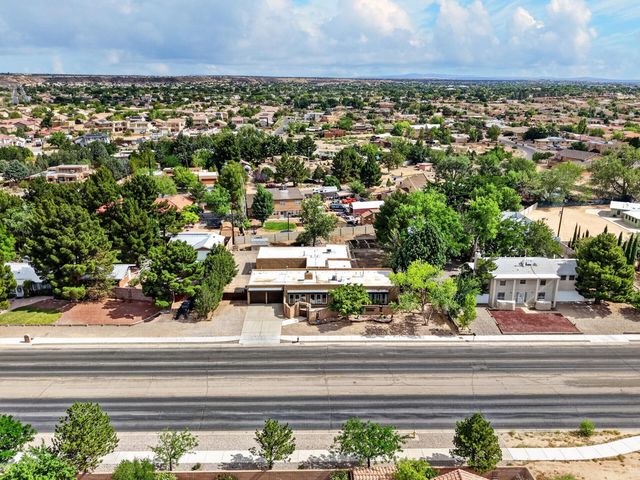 5817 Western Trail NW, Albuquerque, NM 87120