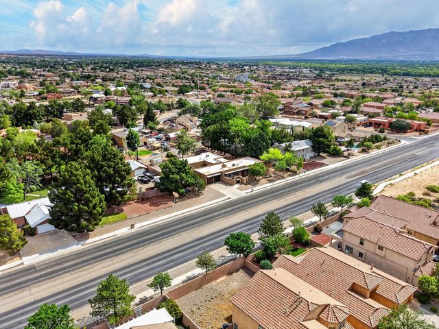 5817 Western Trail NW, Albuquerque, NM 87120