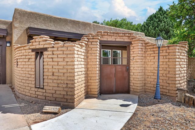 5817 Western Trail NW, Albuquerque, NM 87120