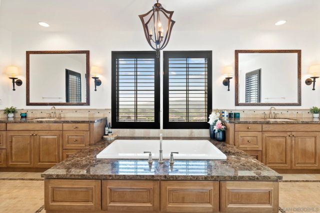 18264 AVENIDA MANANTIAL, Rancho Santa Fe, CA 92067