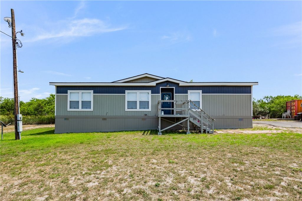 709 S Vista Dr, Sandia, TX 78383
