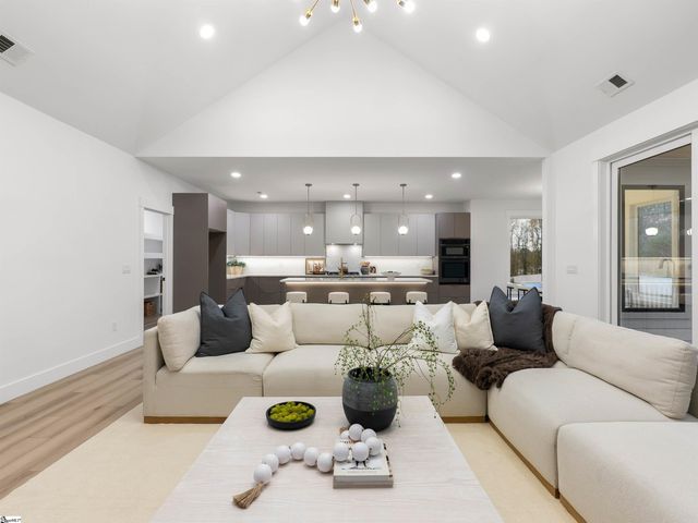 726 New South Court, Wellford, SC 29385