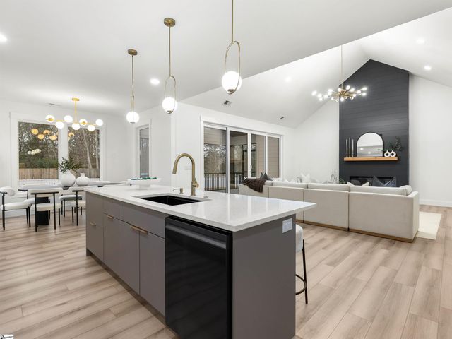 726 New South Court, Wellford, SC 29385