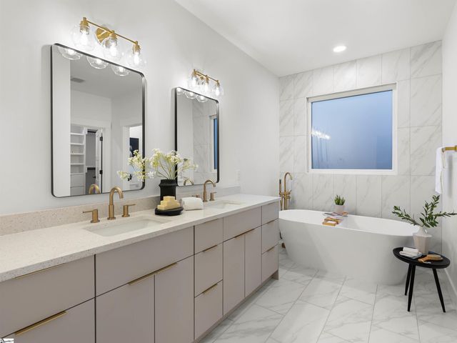 726 New South Court, Wellford, SC 29385