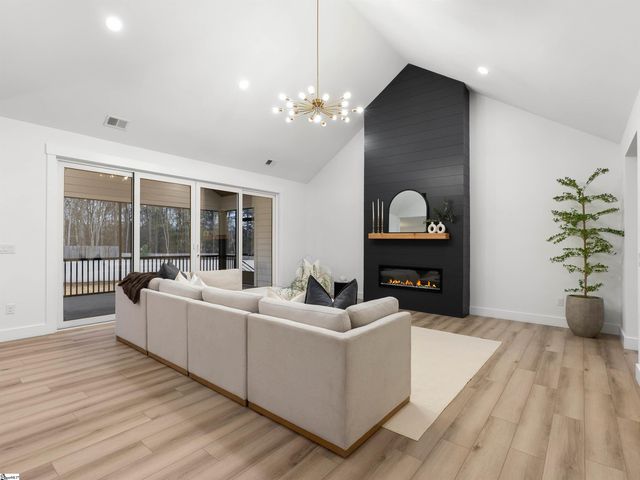 726 New South Court, Wellford, SC 29385