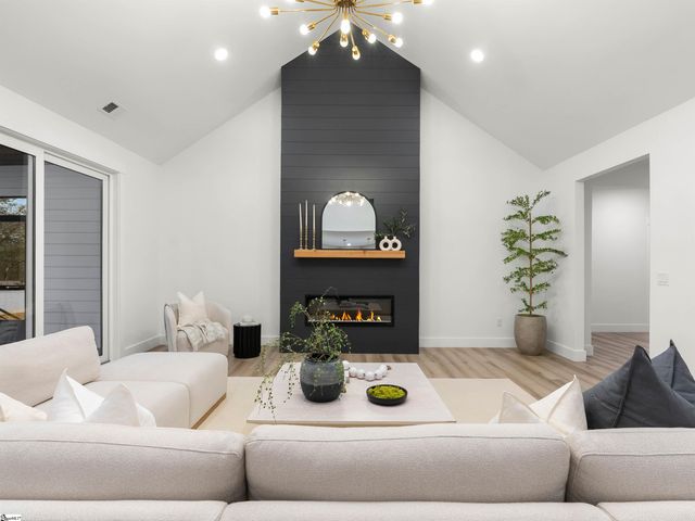 726 New South Court, Wellford, SC 29385