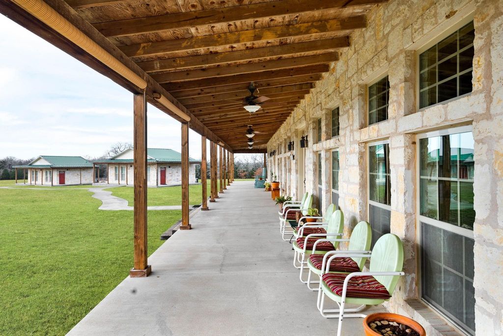 126 Mariana DR A, Red Rock, TX 78662