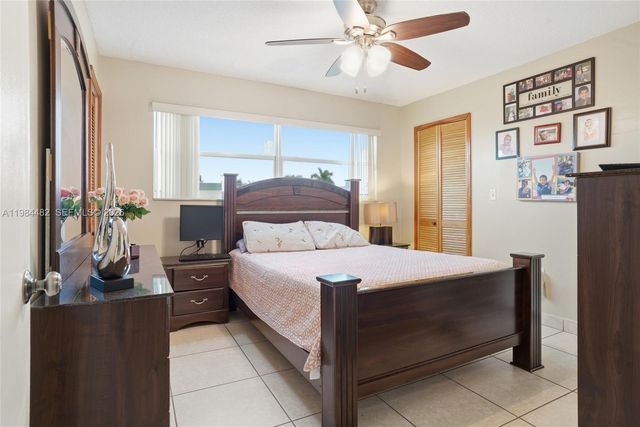 210 NW 87th Ave L206, Miami, FL 33172