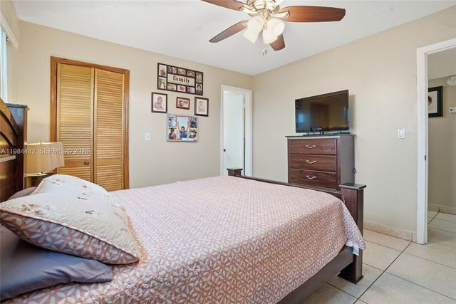 210 NW 87th Ave L206, Miami, FL 33172