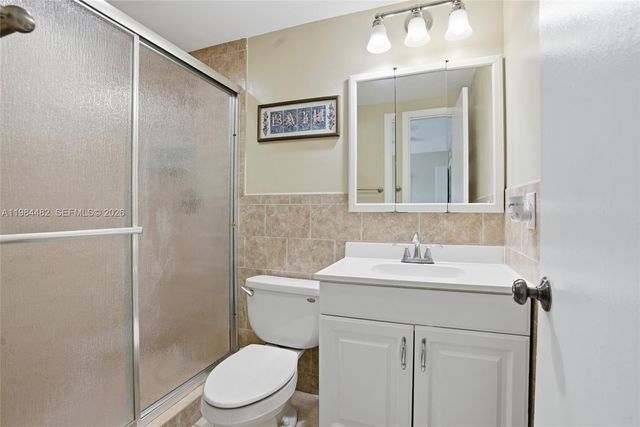 210 NW 87th Ave L206, Miami, FL 33172