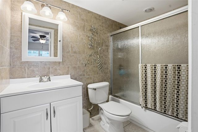 210 NW 87th Ave L206, Miami, FL 33172