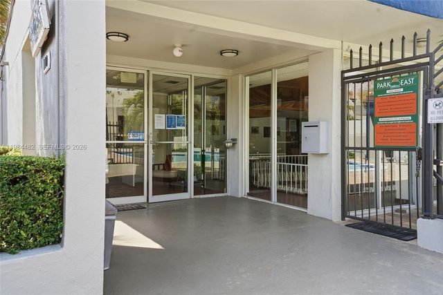 210 NW 87th Ave L206, Miami, FL 33172