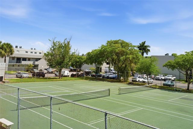 210 NW 87th Ave L206, Miami, FL 33172