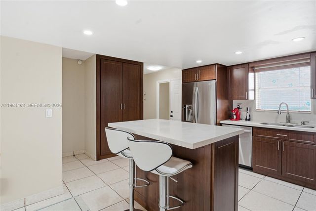 210 NW 87th Ave L206, Miami, FL 33172