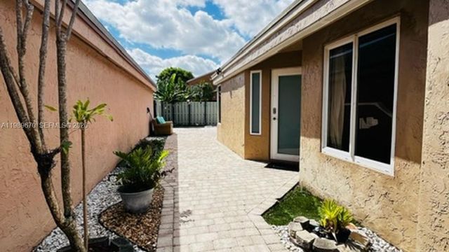 3460 NW 21st St, Coconut Creek, FL 33066