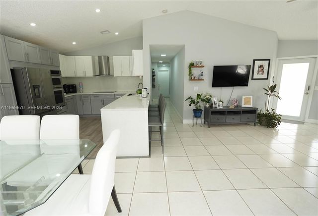 3460 NW 21st St, Coconut Creek, FL 33066