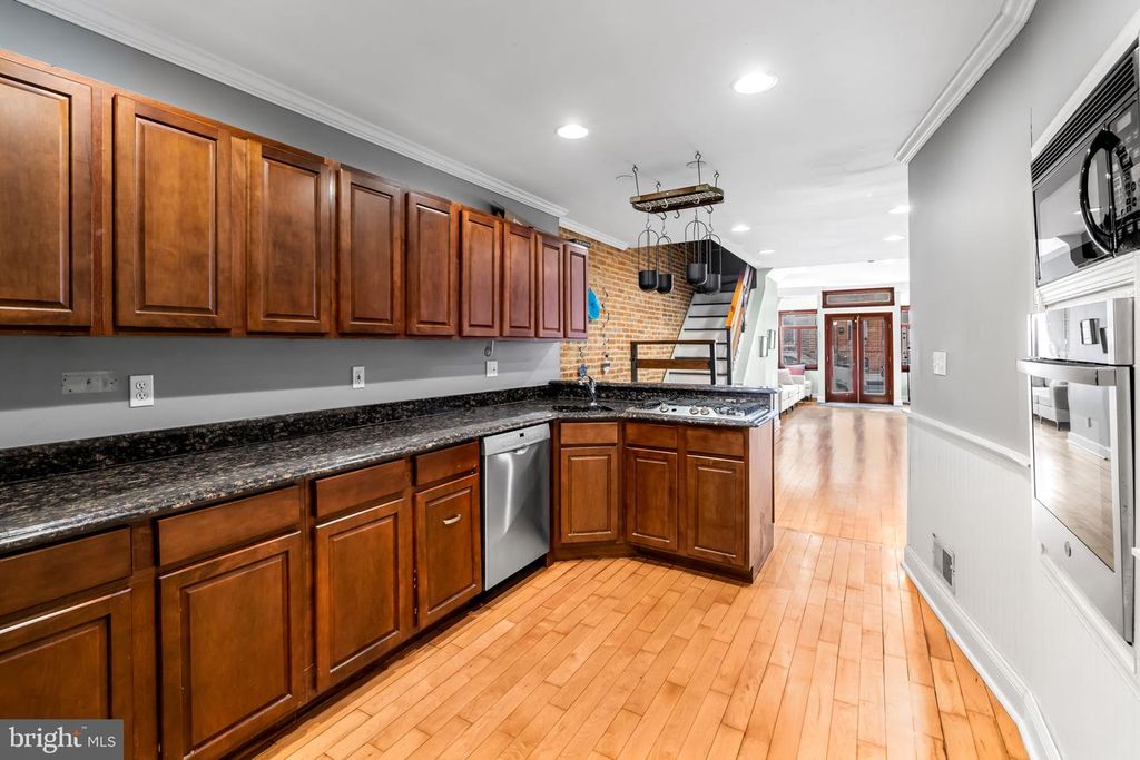 Image 15 of property listing at 1314 LIGHT ST, Baltimore, MD 21230