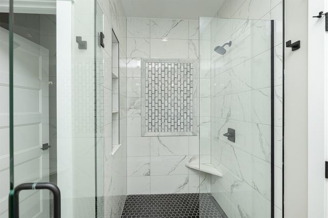 16412 N Valley Drive, Urbandale, IA 50111