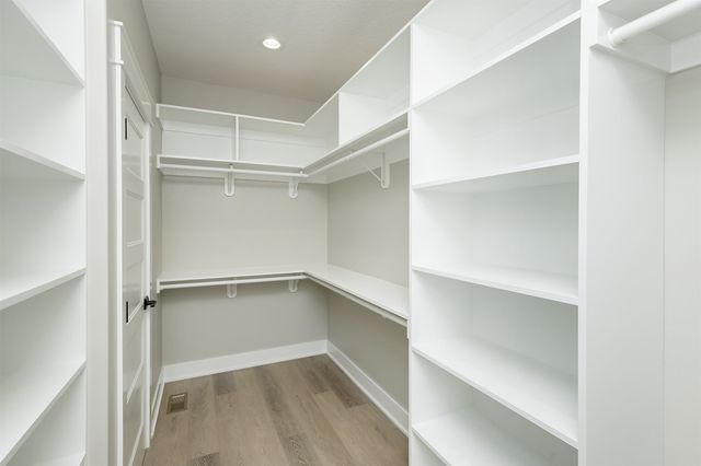 16412 N Valley Drive, Urbandale, IA 50111