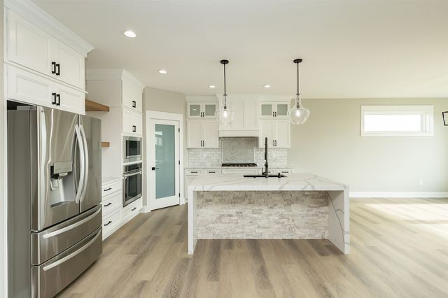 16412 N Valley Drive, Urbandale, IA 50111