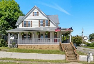 402 Byrd Ave, Harriman, TN 37748