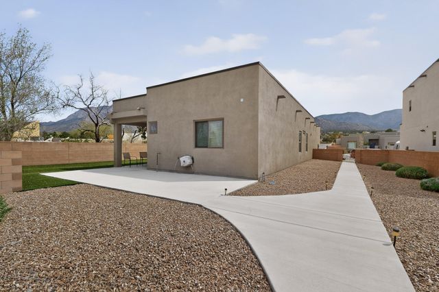 819 Horned Owl Drive NE, Albuquerque, NM 87122