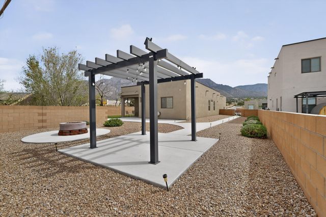 819 Horned Owl Drive NE, Albuquerque, NM 87122