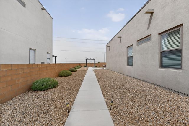 819 Horned Owl Drive NE, Albuquerque, NM 87122